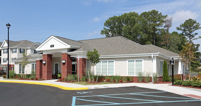 The Pointe at Pickett Farms in Norfolk, VA - Building Photo - Building Photo