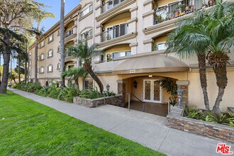 222 7th St in Santa Monica, CA - Building Photo - Building Photo