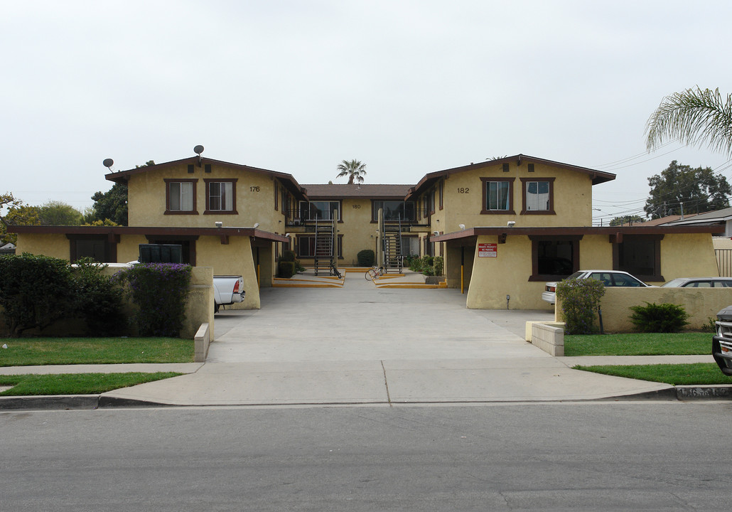 176-182 W Ramona St in Ventura, CA - Foto de edificio