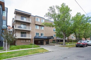 835 19th Ave SW in Calgary, AB - Building Photo