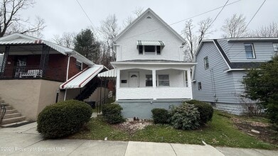 140 Sand St in Dunmore, PA - Building Photo - Building Photo