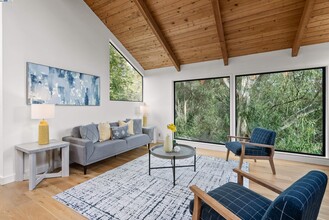 6425 Zinn Dr in Oakland, CA - Building Photo - Building Photo