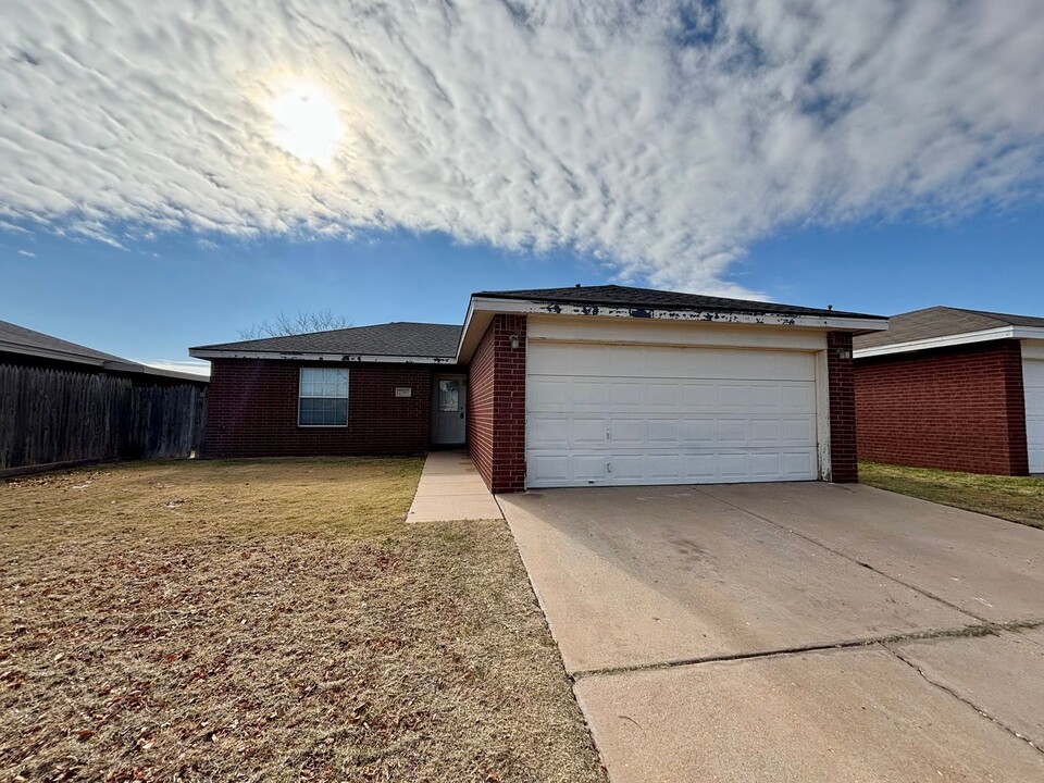 2705 108th St in Lubbock, TX - Building Photo