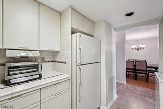 38 Moonachie Rd in Hackensack, NJ - Building Photo - Building Photo