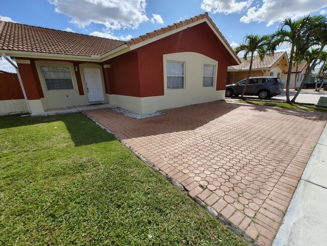1137 NW 128th Pl in Miami, FL - Building Photo - Building Photo