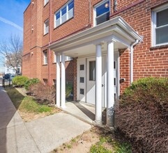 526 Kenyon St NW, Unit 104 in Washington, DC - Foto de edificio - Building Photo