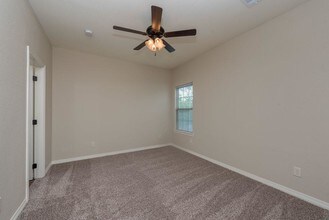 402 Live Oak St in College Station, TX - Building Photo - Building Photo