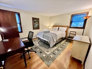 215 Macktown Rd in Windsor, CT - Foto de edificio - Building Photo