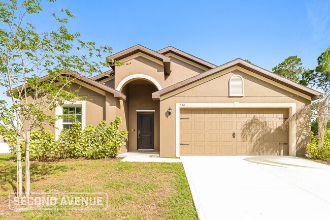 property at 730 Airoso Rd SE