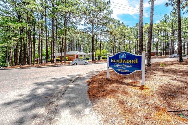 Knollwood Apartments in Southern Pines, NC - Building Photo - Building Photo