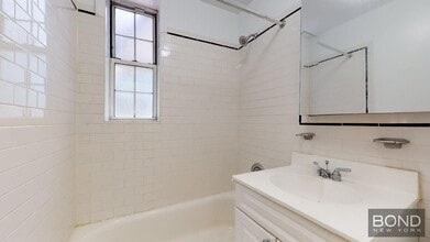 117 W 13th St in New York, NY - Building Photo - Building Photo