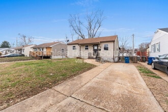 10423 Balmoral Dr in St. Louis, MO - Building Photo - Building Photo