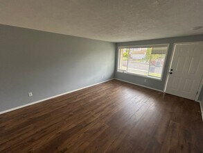 1530 SW Hilary St in McMinnville, OR - Building Photo - Building Photo