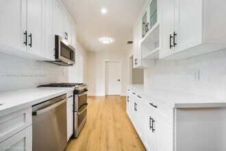 5970 SW 16th St in Miami, FL - Building Photo - Building Photo
