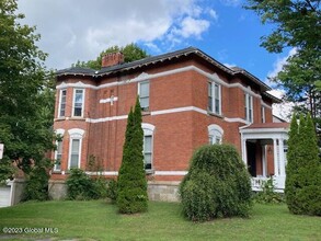 215 S William St in Johnstown, NY - Building Photo - Building Photo
