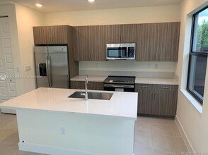 15842 NW 91st Ct, Unit 2407 in Miami Lakes, FL - Building Photo - Building Photo