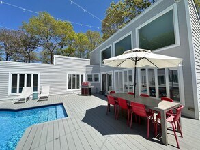 5 Lakewood Ln in Quogue, NY - Foto de edificio - Building Photo
