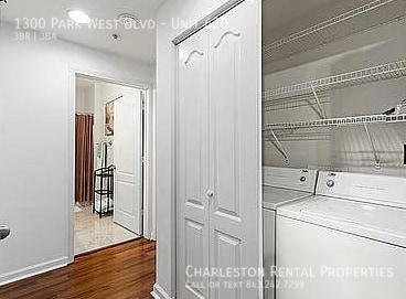 1300 Park W Blvd in Mount Pleasant, SC - Building Photo - Building Photo