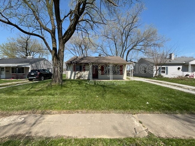 property at 1020 E Fischer St