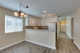 4658 Belshire Dr in Las Vegas, NV - Building Photo - Building Photo