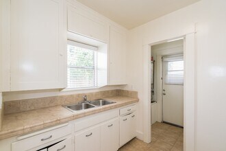 1718 Loma Dr in Hermosa Beach, CA - Building Photo - Building Photo