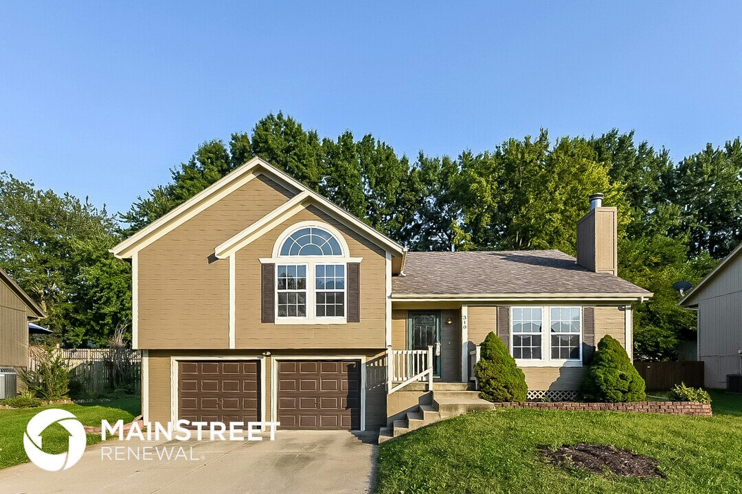 310 Shenandoah Dr in Raymore, MO - Building Photo
