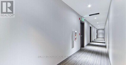 2375 Bronte Rd in Oakville, ON - Building Photo - Building Photo