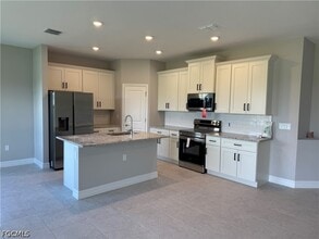 3105 66th St W in Lehigh Acres, FL - Building Photo - Building Photo
