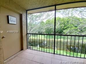 201 Lakeview Dr-Unit -Apt 204 in Weston, FL - Building Photo