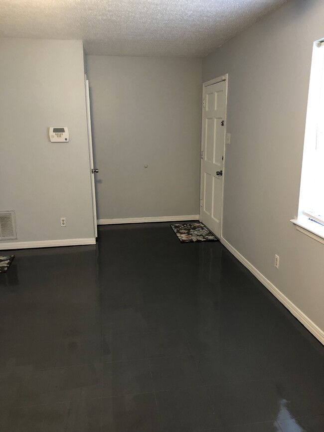 700 Bonneville Dr in Mobile, AL - Building Photo - Building Photo