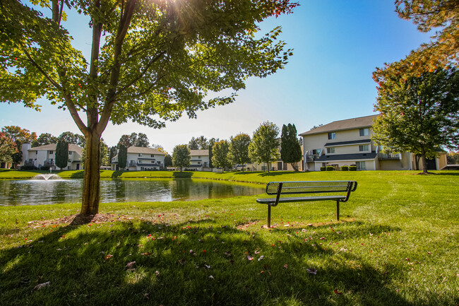 Alpine Lake Apartments in Jackson, MI - Foto de edificio - Building Photo