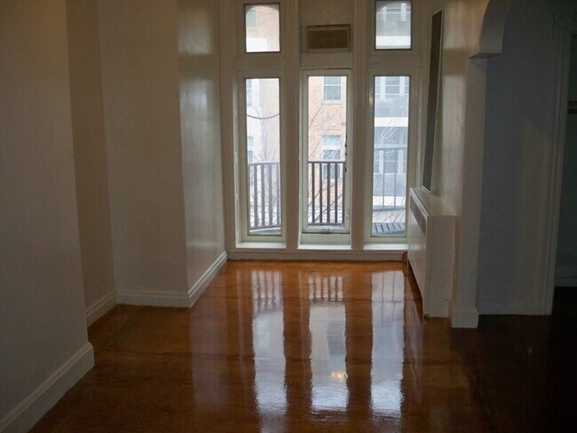 6 E Preston St in Baltimore, MD - Building Photo - Building Photo