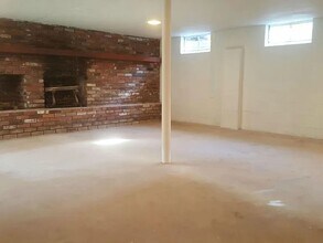 2400 W 45th Ave in Kansas City, KS - Building Photo - Building Photo