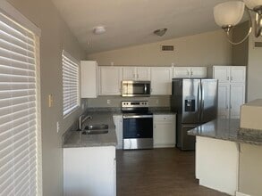 7146 W Hunnington Dr in Tucson, AZ - Building Photo - Building Photo