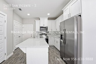 1409 San Vicente, Unit 3 in Weslaco, TX - Foto de edificio - Building Photo