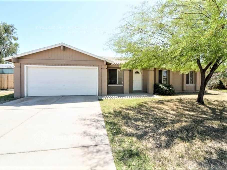 19421 N 21st Dr in Phoenix, AZ - Building Photo