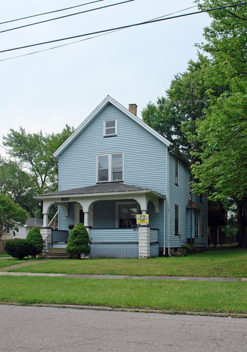 610 Belmont St NW in Warren, OH - Foto de edificio