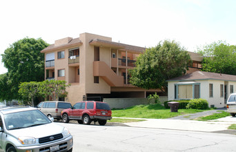 1057 Elm Ave in Glendale, CA - Building Photo - Building Photo