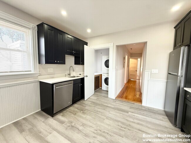 75 Saxton St, Unit 3 in Boston, MA - Building Photo - Building Photo