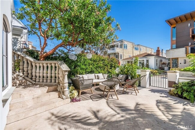 321 9th St, Unit Apt 304 in Manhattan Beach, CA - Building Photo - Building Photo