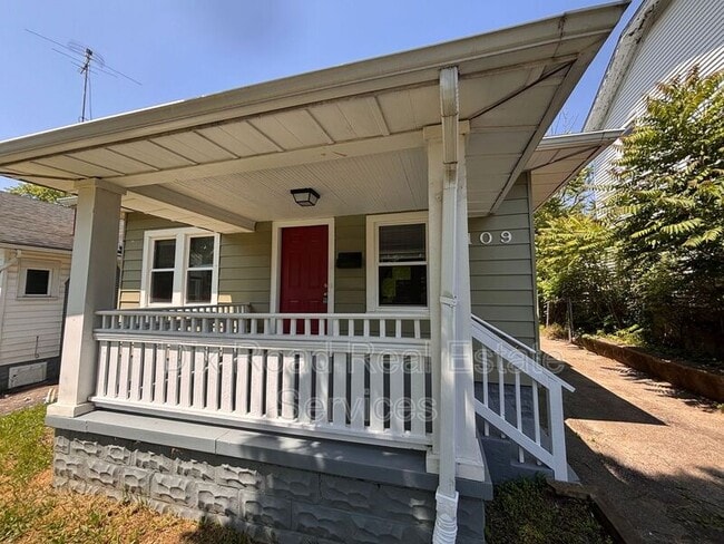 property at 2109 Victoria Ave