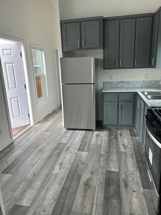 property at 913 Whittier Ave