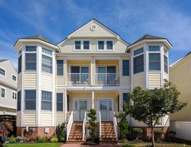 property at 213 N Jefferson Ave