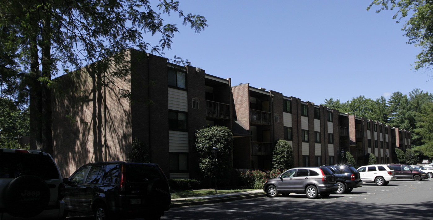 Briarcliff Townhomes in Fairfax, VA - Building Photo