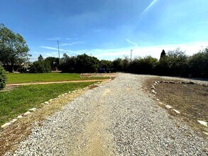 10847 Balboa Blvd in Granada Hills, CA - Foto de edificio - Building Photo