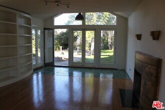 2335 Silver Ridge Ave in Los Angeles, CA - Building Photo - Building Photo