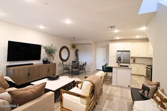 724 E Lark St in Gilbert, AZ - Building Photo - Building Photo