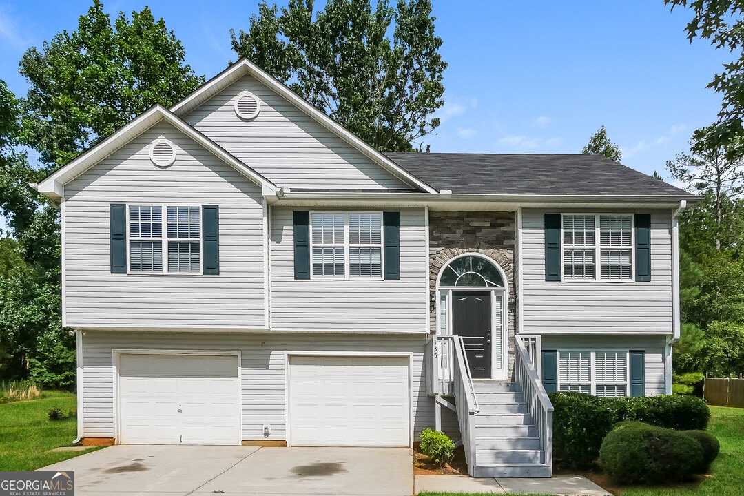 135 Tara Way in Covington, GA - Building Photo