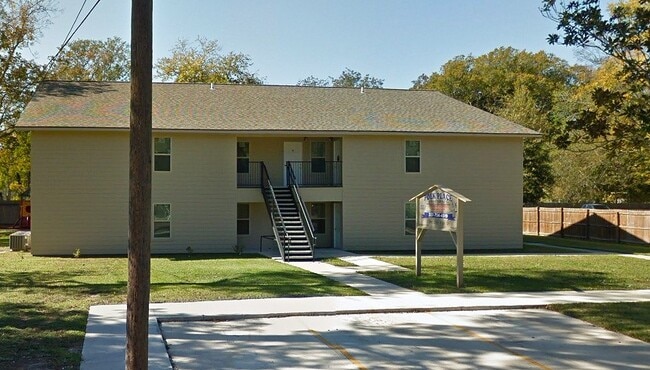 property at 815 E Russell Ave