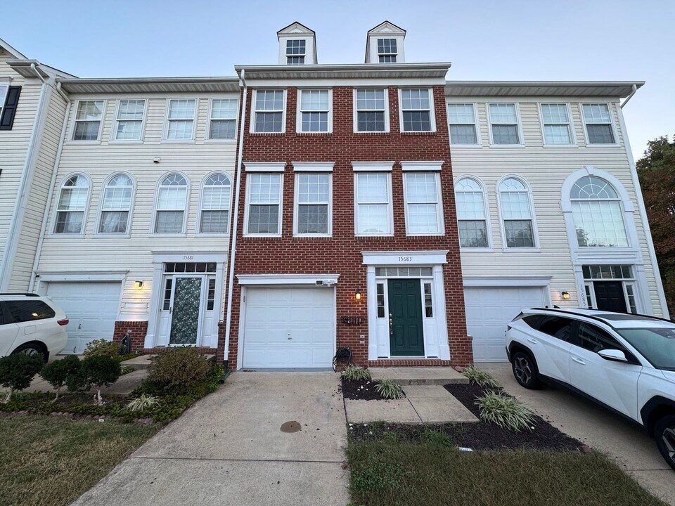 15683 Avocet Loop in Woodbridge, VA - Building Photo